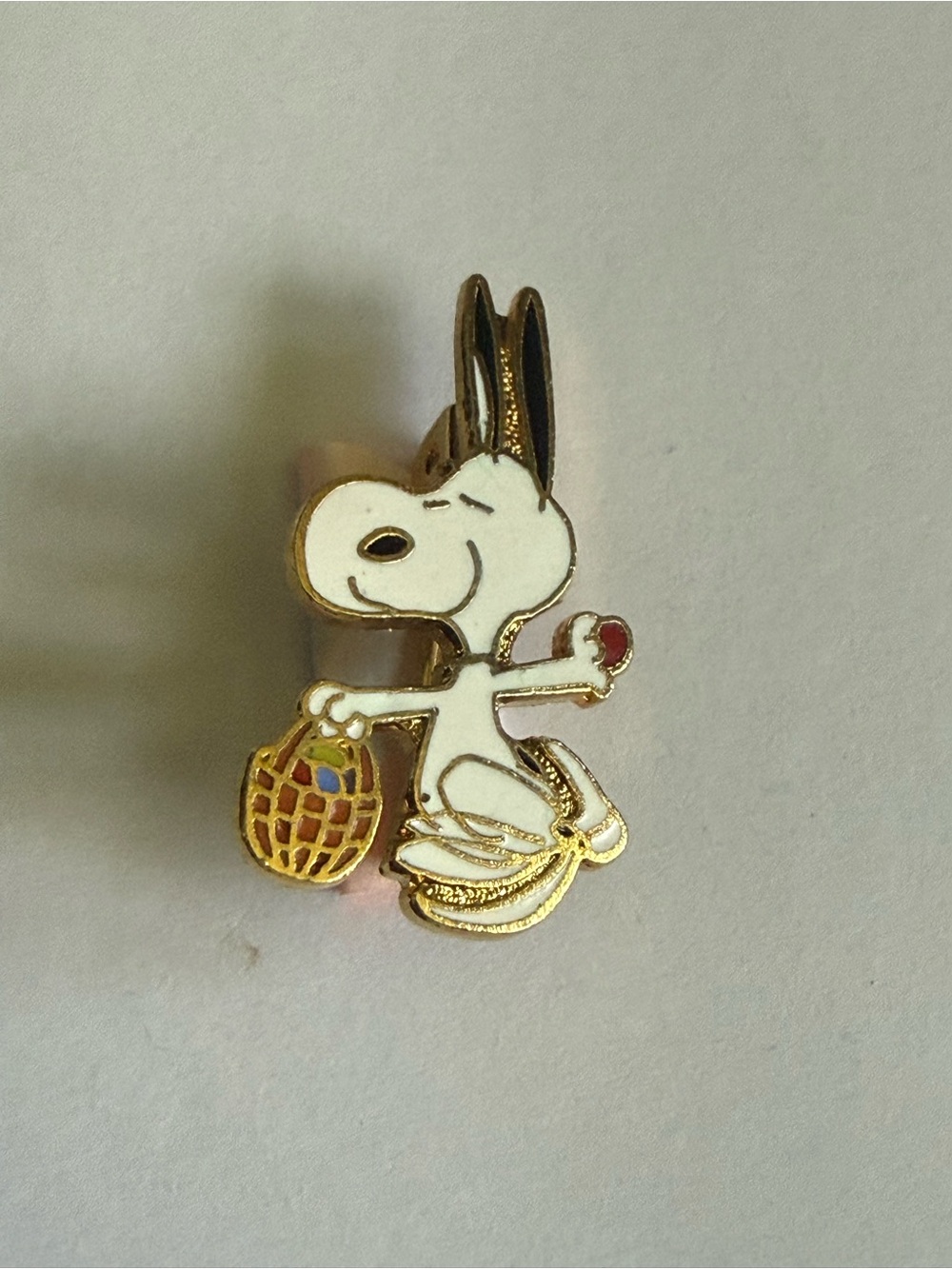 Vintage Snoopy Easter Basket Peanuts Lapel Hat Pin Enamel 1” By Aviva